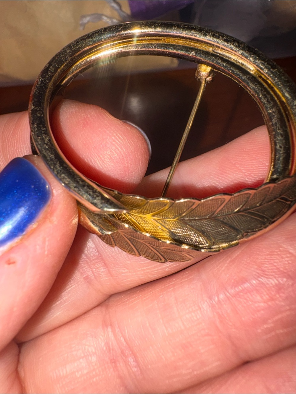 Classic Gold laurel Leaf Circle Brooch - Womens Jewelry